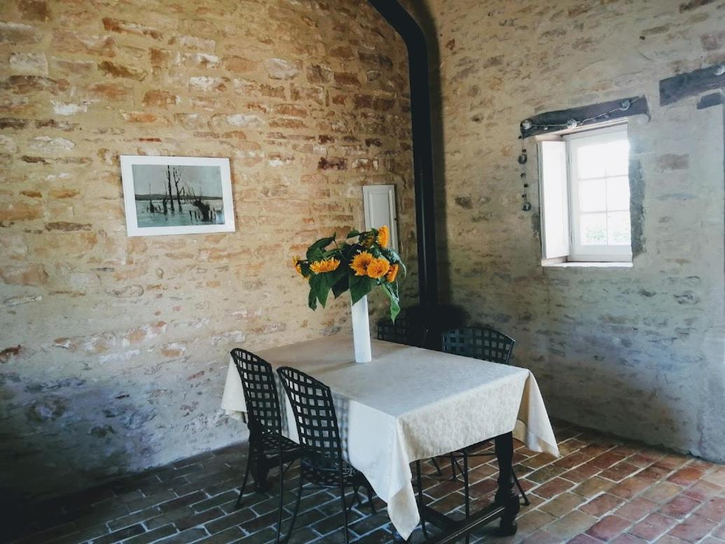 Une Maison De Campagne En Bourgogne Du Sud Tournus Exterior photo
